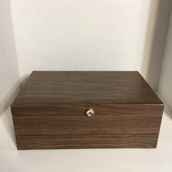 Deluxe Large Classic Style Jewelry Box! - Picture 1 of 9